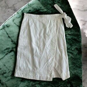 ANTHROPOLOGIE Postmark White Eyelet Knee Length Wrap Skirt Size 0